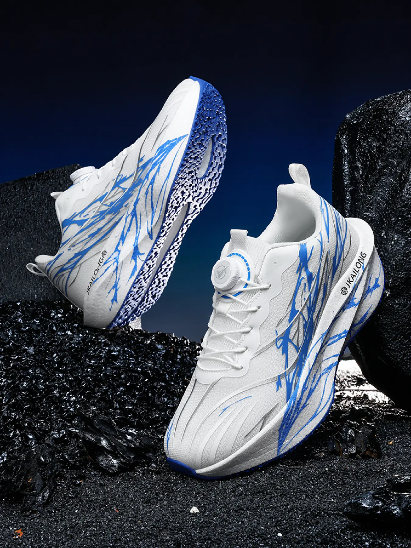 Autumn luminous heartbeat sporty running shoes for boys, teenagers and middle school students in 2025 carbon plate running shoes, breathable running sneakers for children, Sports running shoes