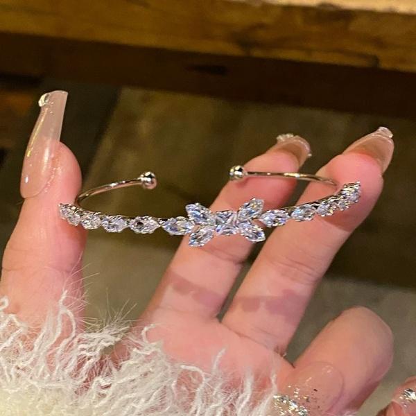 ANDKISS Wheat Ear & Butterfly Crystal Zircon Bangle as an Open Cuff Silver Bracelet. A Light Luxury, Niche, and Exquisite Piece of Jewelry. Perfect for Birthday, Graduation, or a Gift for Your Best Friend. Versatile, Elegant, and Instagram Worthy.