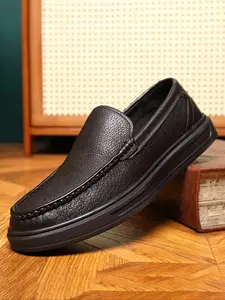 Men's New Loafer Shoes Comfort Casual Business Slip-On Casual Loafers Soft Leather Sole Trendy Driving Shoes Small Leather Shoes