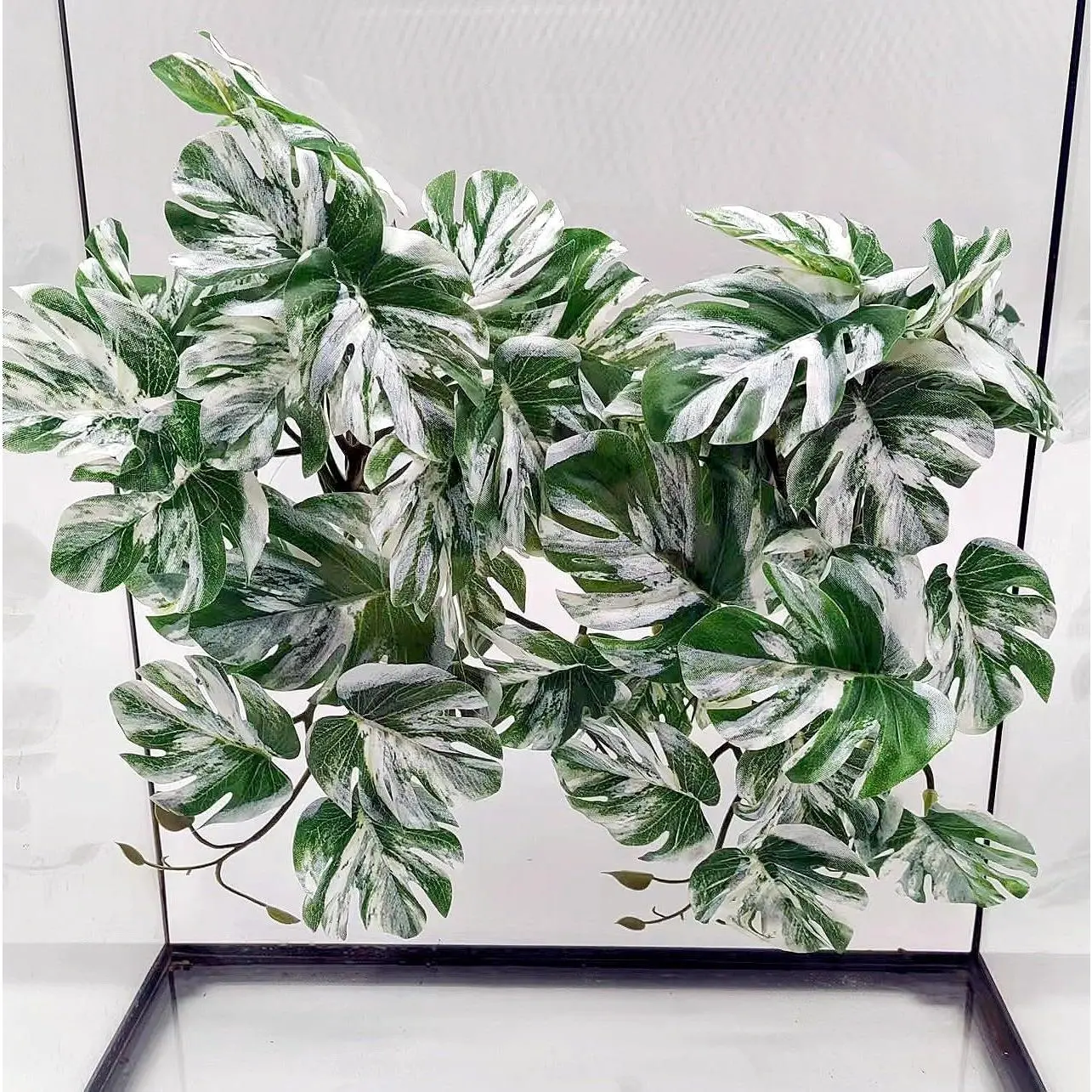 Reptile  for Terrarium, Amphibian Habitat Decor Artificial Hanging  with Suction Cup, Artificial  for Gecko Chameleon Snake Tortoise Tank Accessories. 2-Pack (Monstera)