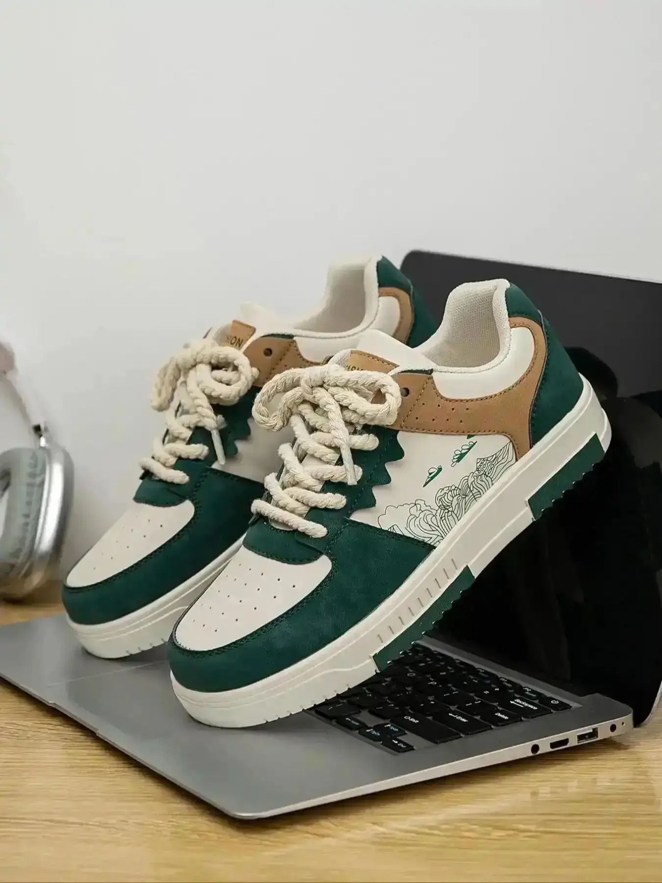 2026 Men's Fashionable Colorblock Patchwork Design Lace Up Low Top Sneakers Work Shoes Casual Comfortable Green Sports for Outdoor Hiking Trendy All-match Athletic Daily Wear mens essential lightweight fashion