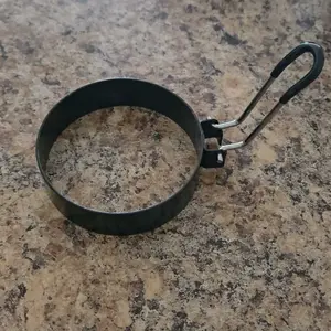 Stainless Steel Egg Ring, 4counts/set Round Egg Ring for Frying with Silicone Handle, Egg Ring for Griddle Breakfast Cooking, Fried Burger Patty Ring Nonstick Mold, Summer for Gift