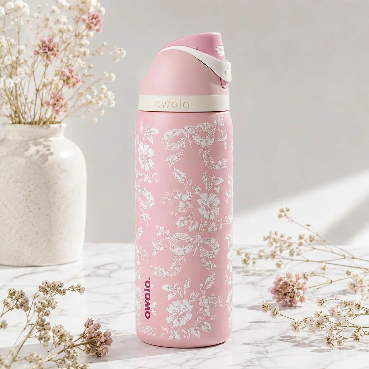Owala FreeSip Ribbon Toile 32oz Water Bottle Owala FreeSip Ribbon Toile 32oz Water Bottle