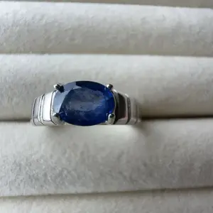 <PingEast jewelry > LANBS410----925 sterling silver ring set with a 6*8mm natural Sri Lankan Royal Blue sapphire in an oval East-West design, featuring a wide engraved band, with certificate
