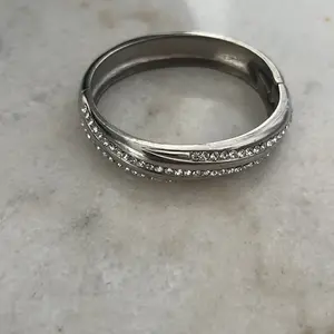 Vintage style silver stainless steeled bangle