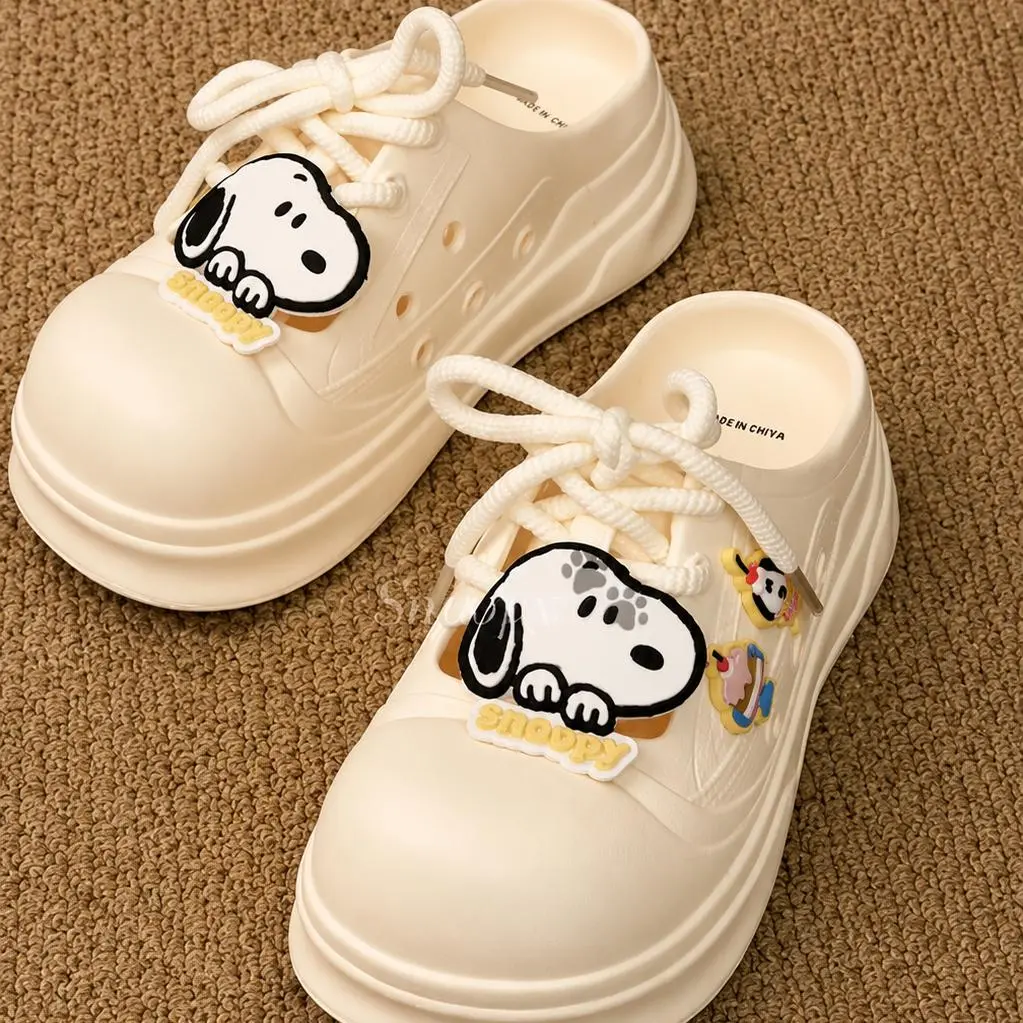 Women's Snoopy-Themed Fashionable Laced Home Slippers - Cozy for Indoor Relaxing, Casual Wear, Back To School