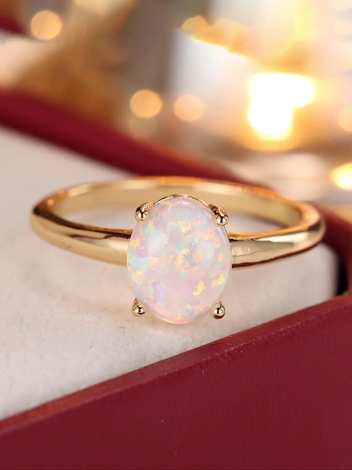Simple and Charming White Egg Shape Opal Gold Four Claw Women's Ring Beautiful Rings Elegant Everyday Ring Women's Classic Versatile Jewellery Gift Jewelry Birthday Gift Party Jewellery Solitaire Ring