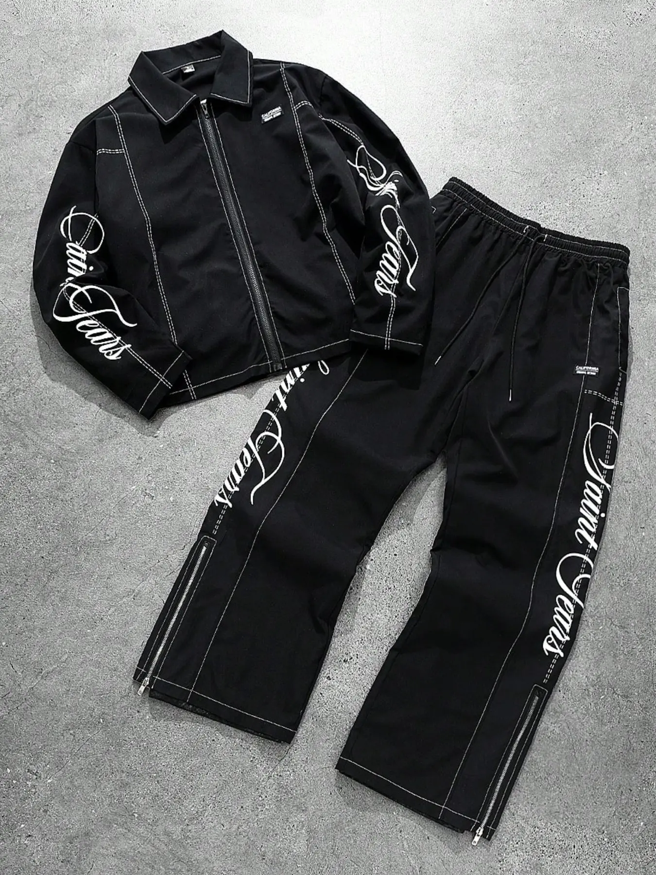 Men's Y2K Grunge Streetwear Two-Piece Sweatsuit Matching Set - Oversized Contrast Stitching Zip-Up Jacket & Wide Leg Tracksuit Pants with Cursive Graphics - Trendy Cyber Goth Baggy Outfit for Night Out & Skate Style Sweatsuit Sets