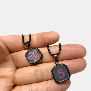 Stranger Things Thermochromic Necklace Thermal Imaging Temperature-Changing Geometric Cube Heat-Activated Couple Jewelry Gift for Couples & Friends Christmas Present