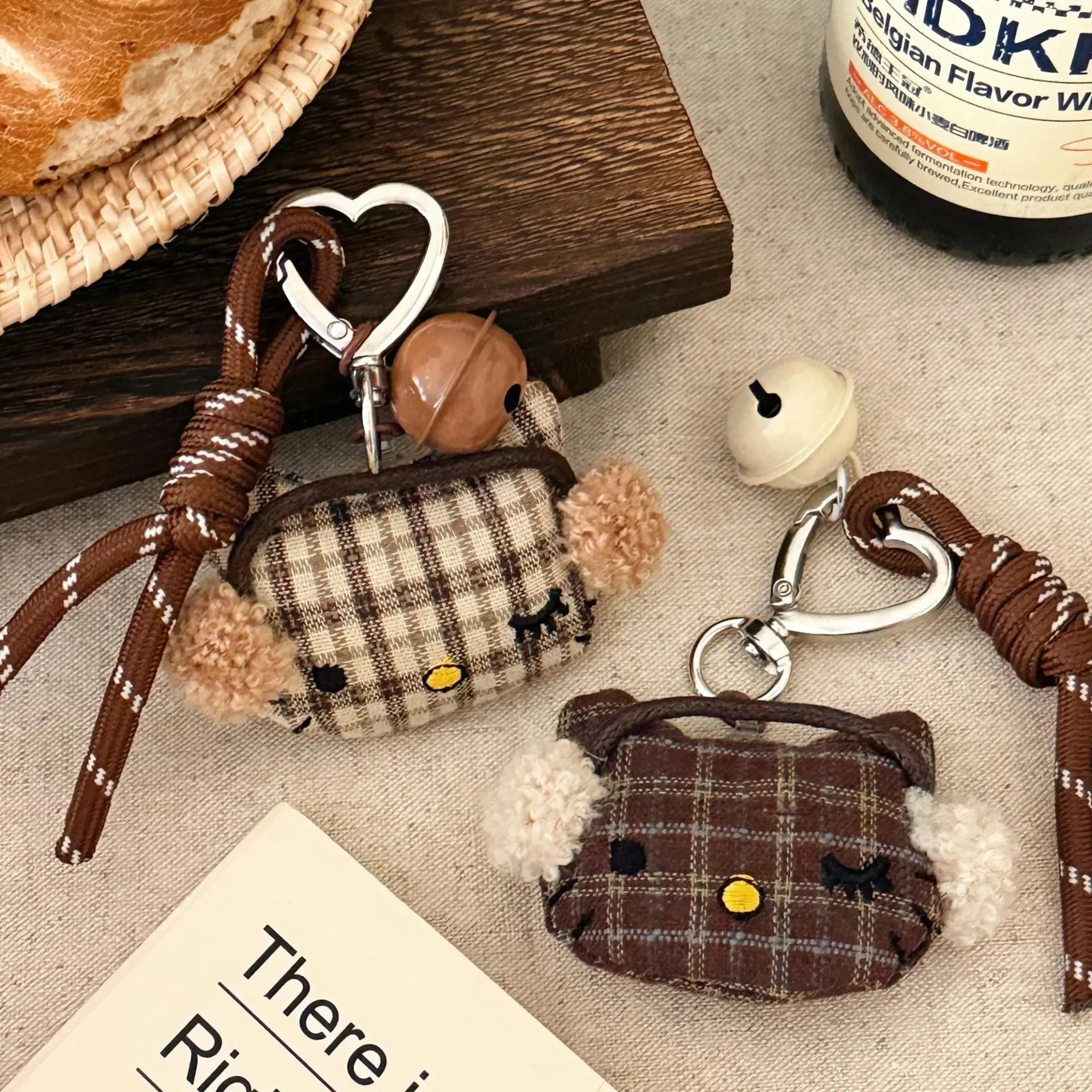 1/2 Pcs Sanrio Hello Kitty Retro Cute Kitten Decorative Pendant Keychain Accessories Backpack Fashion Small Pendant