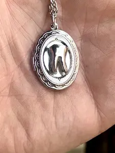 Tooth Locket Necklace with Decorative Elements, Adjustable Length, Elegant Design, Ideal for Everyday Wear