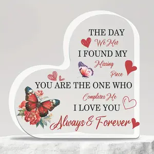 1pc Acrylic Heart-shaped with Butterfly Pattern Romantic Valentines Day Gifts, Suitable for Girlfriends, Boyfriends, Husbands, Wives on Valentine's Day, Anniversaries, Birthdays - Classic Style Desktop Decoration Centerpieces Plaques Party Favor, Val