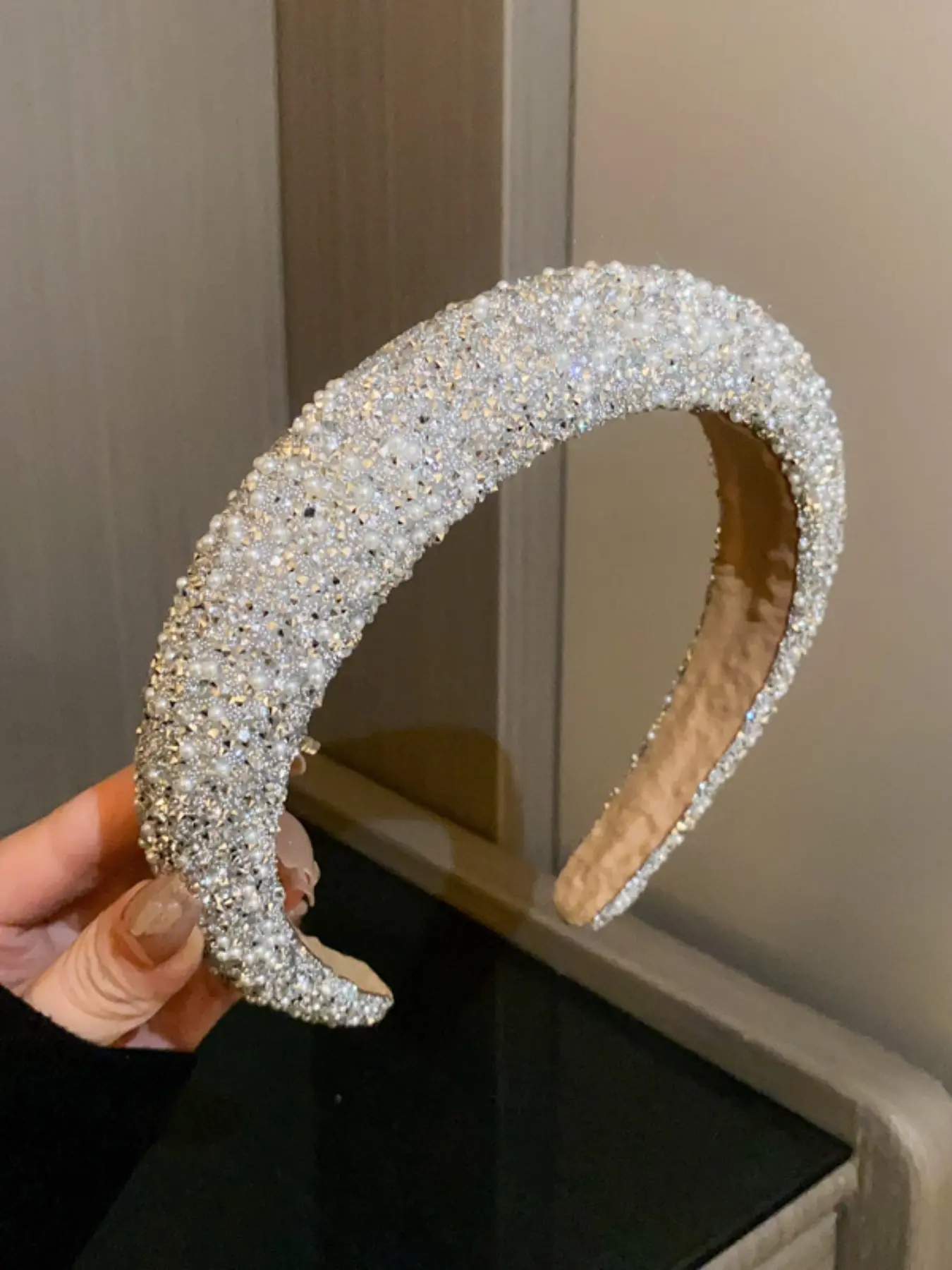 Fashion Women Pearl Rhinestone Headband, Thick Shiny Diamond  display picture 3