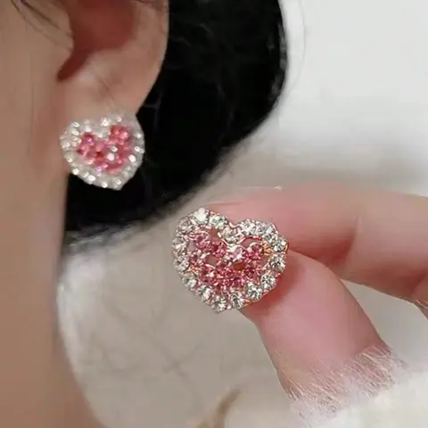 Elegant Heart Design Women's Earrings, Luxury Crystal Glass Studs, Unique Fashion Jewelry for Special Occasions, Heart Shaped Earrings, Fashionable Earrings