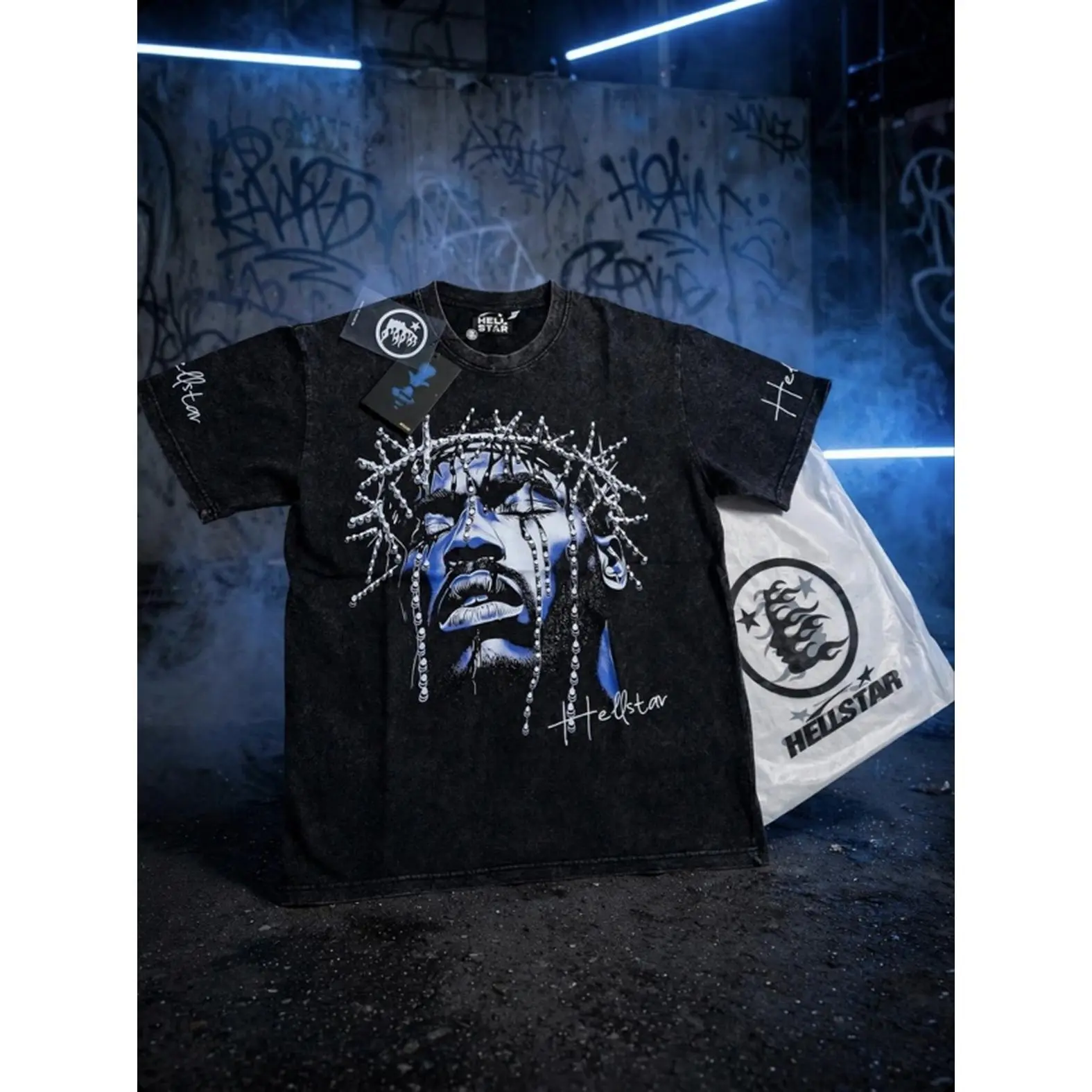 Helstar Hellita T-Shirt with Unique Graphic Design and Distinctive Style