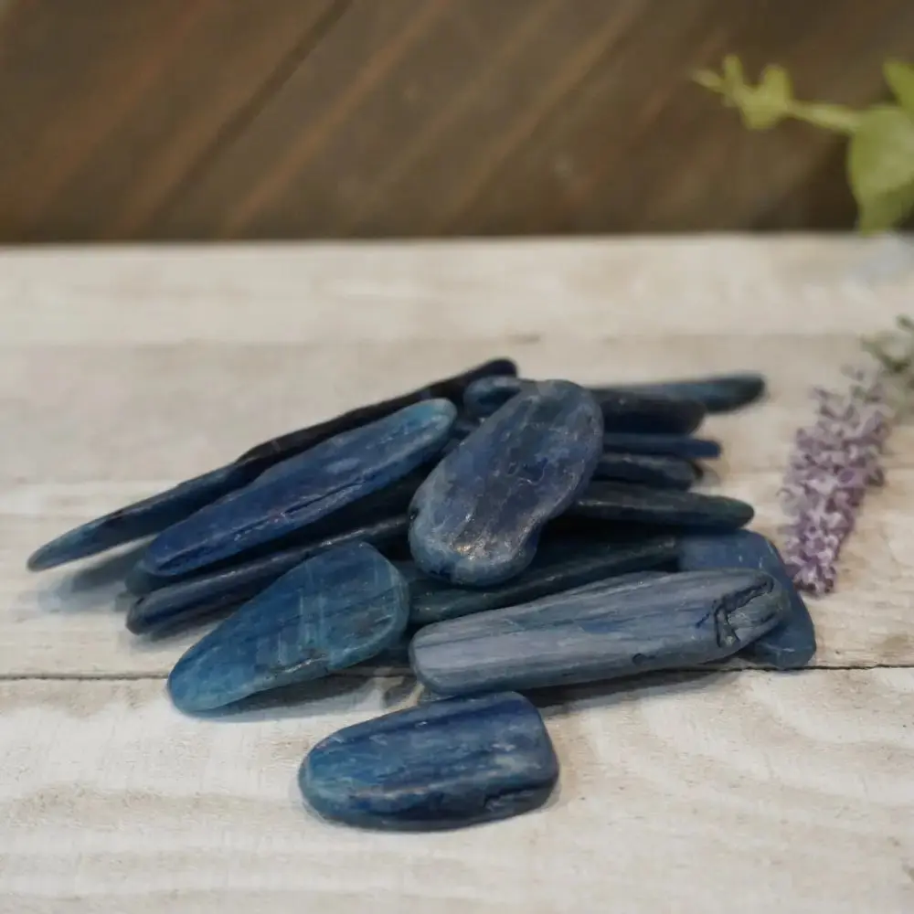 💙✨ Blue Kyanite Tumble – Alignment, Clarity and Communication 🌌