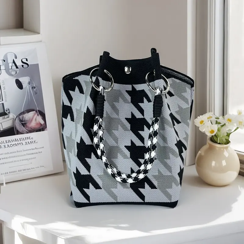 Houndstooth black and grey