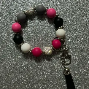 Stretchy wristlet keychain