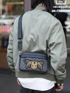 Men's Fashionable Bee Embroidery Crossbody Bag, Casual PU Leather Zipper Shoulder Bag for Daily Used, Trendy Versatile High-quality Daily Commuting Bag