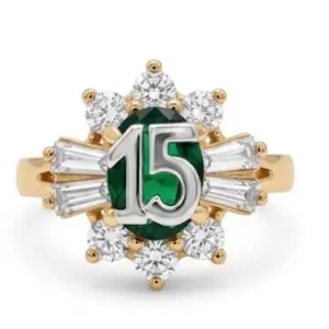 Anillo de 15 años Con Piedra Verde y Zirconias Size -8.   14kilates