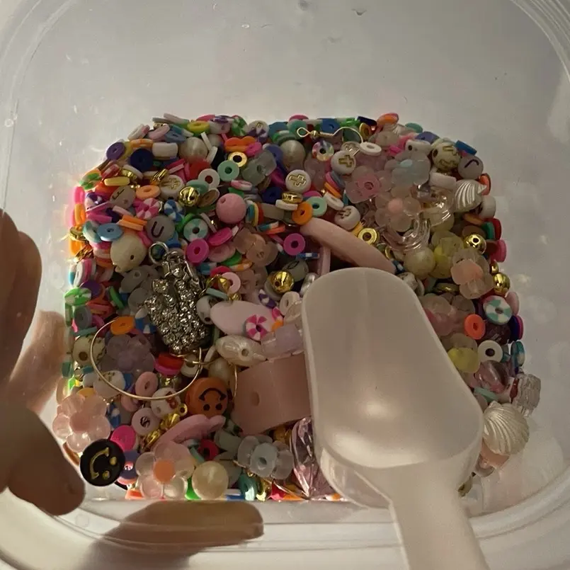 Bead confetti