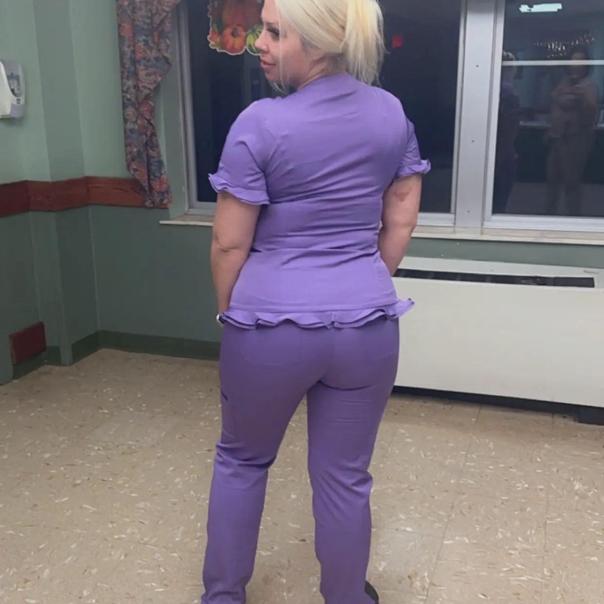 Fashionable stretchy uniform