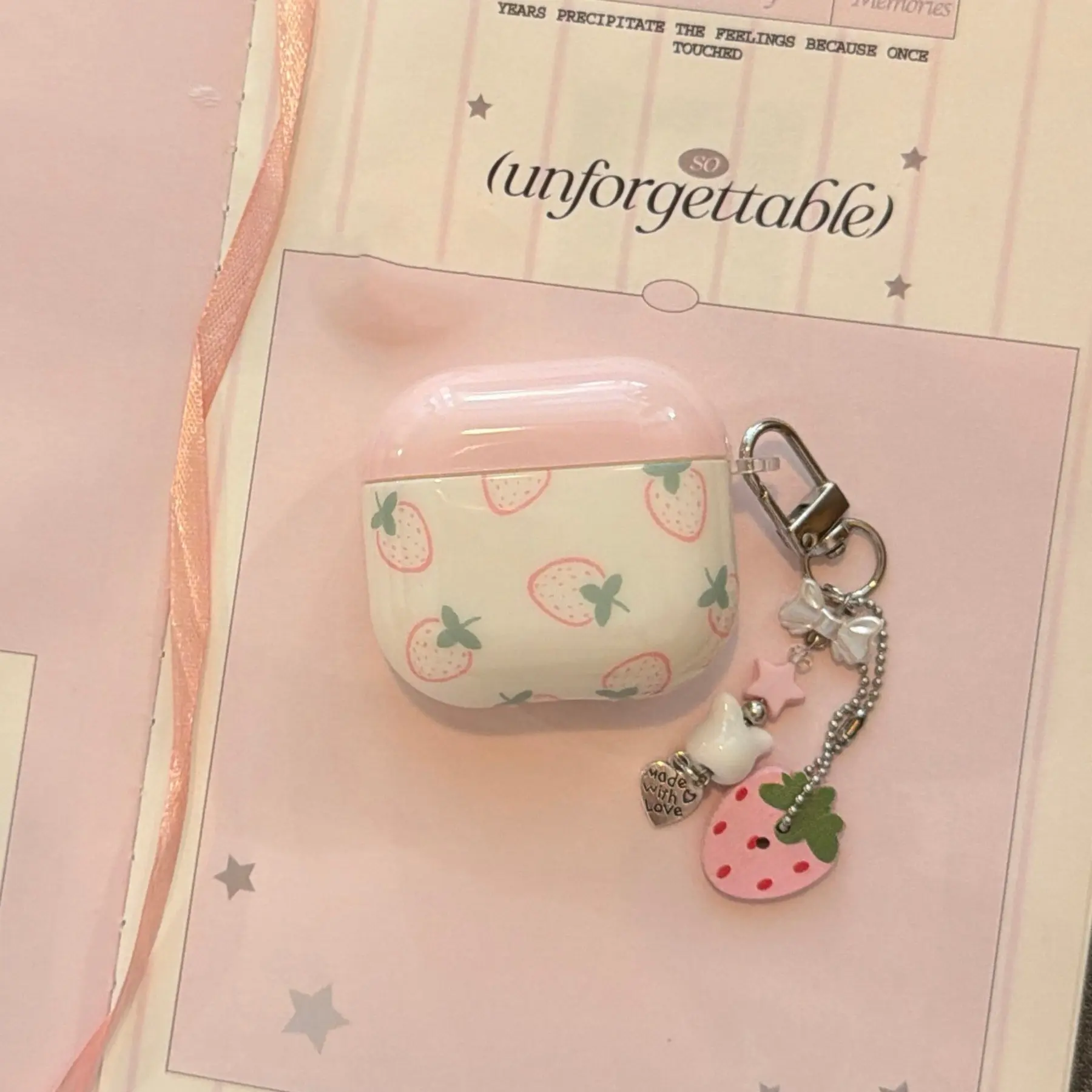 Strawberry Earphone Case for Apple AirPods Pro 3/2/4/3/2, Fashionable Women's Earphone Cover, Simple Design, Stylish Earphone Shell