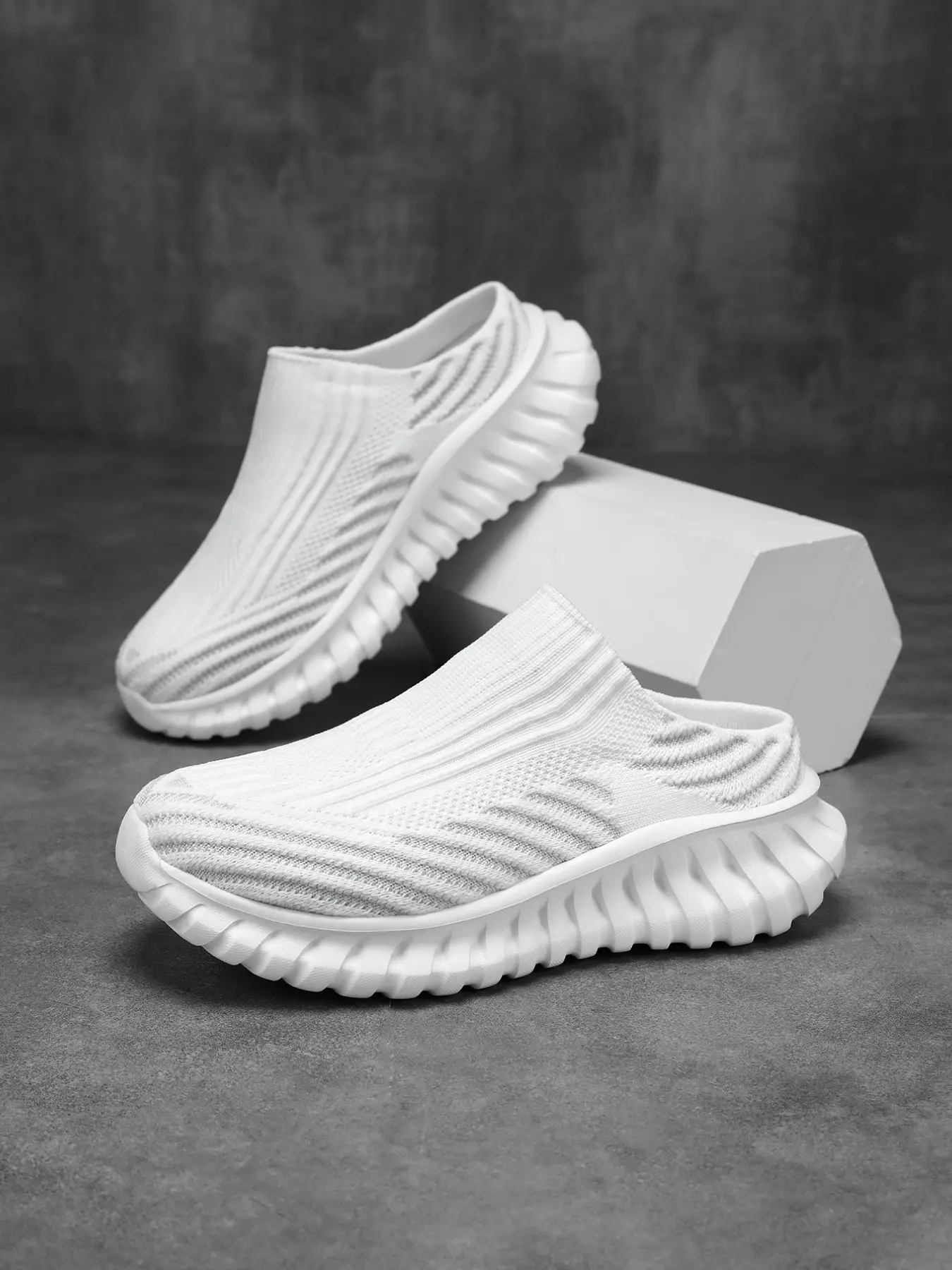 Women's Comfortable Slip-On Sandals, Slip on mules, Flat Mules, Streetwear Mules, Casual Mules, Breathable Textile Material Lightweight Design, Ideal for Daily Wear and Travel, Durable Fashion Shoes