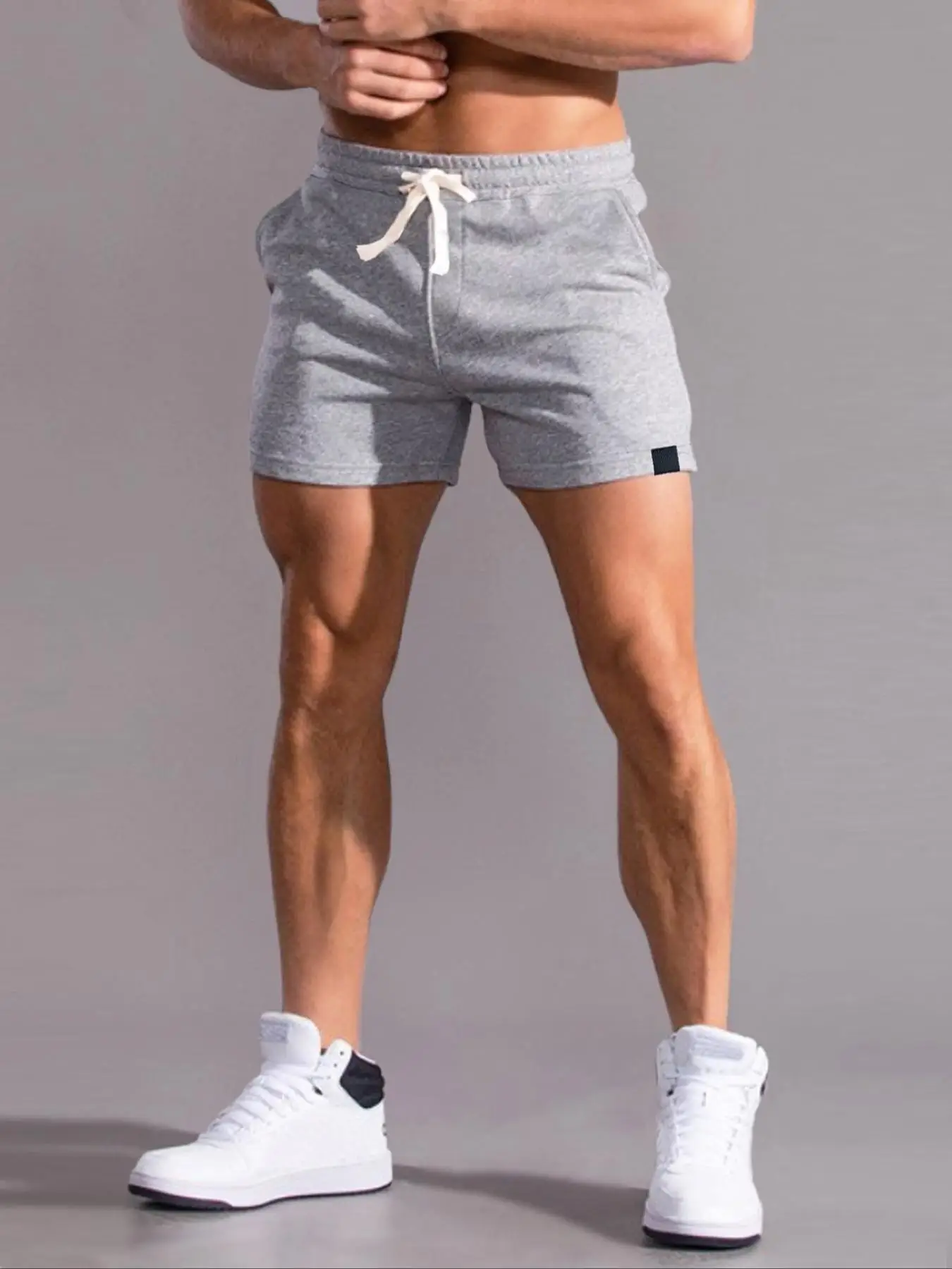 Men's Regular Fit Solid Pocket Drawstring Shorts, Casual Patched Detail Elastic Waist Shorts for Summer, Fashion Men's Bottoms for Daily Wear