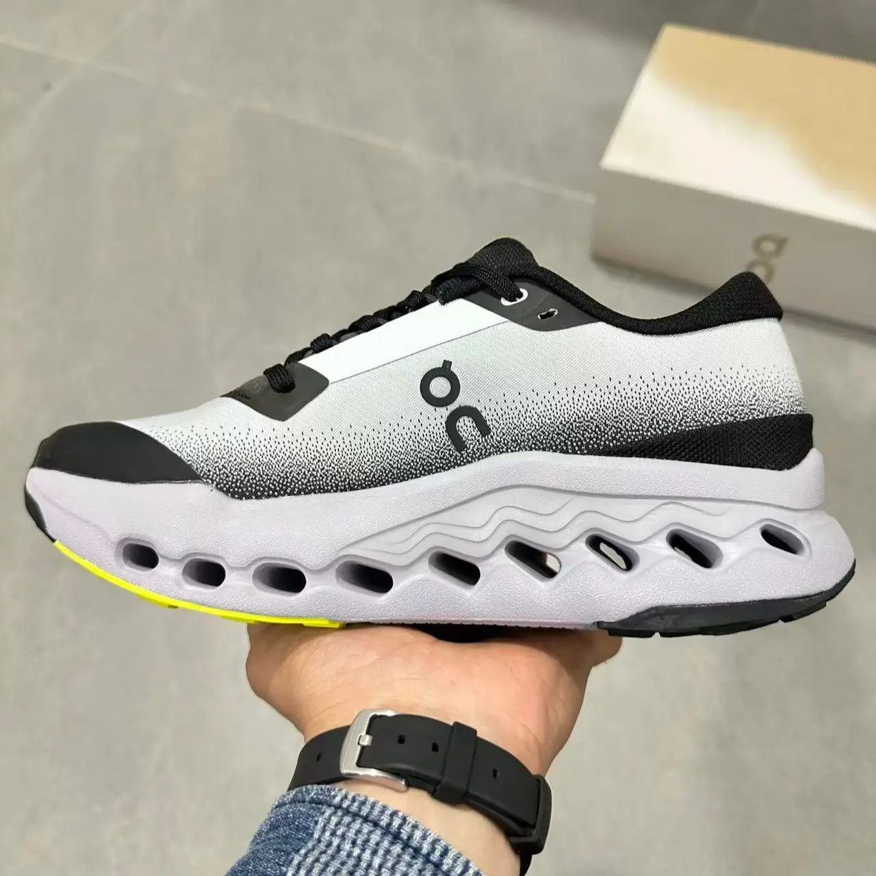 Gradient Dot Mesh Hollow Wave Cushion Jogging Shoes With Yellow Toe Guard Unisex Trendy All-Season Gym Casual Footwear