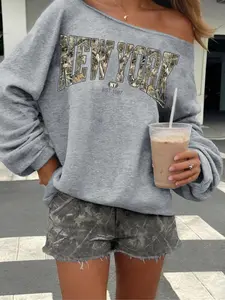 Ezwear Women's Retro New York Street Style Hoodie, Loose Fit, off Shoulder Long Sleeve, Camouflage Print for Comfortable Autumn Wear, Sweatshirts, Casual, Knit, Chic, Womenswear