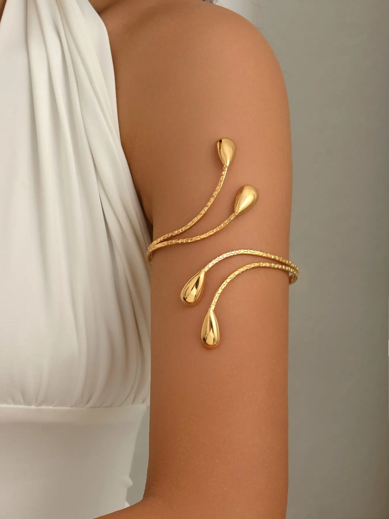 1Pc Versatile Bohemian-Style Arm Cuff, Cuff Bangle Bracelet, Fashionable Jewelry, Adjustable Fit: Featuring a Teardrop-Shaped Open Design, Perfect for Women, Ideal for Daily Wear, Beach Vacations, Parties, A Gift for Moms, Partners, Friends