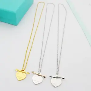 Tiny Arrow Through Heart Pendant Necklace, Classic Engraved Heart Tag Chain, Vintage-Inspired Collarbone Jewelry, Multi-Tone Everyday Neckwear, All-Match Aesthetic Accessory, Suitable for Casual, Office & Gifting