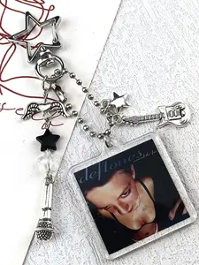 Creative Acrylic Comic Frame Keychain, Guitar Microphone Pendant, Valentine's Day Gift, Cute Chain Print, All Seasons, No Choking Hazard, Keychain Jewelry, Trendy Cute Keychain, Cool Keychains