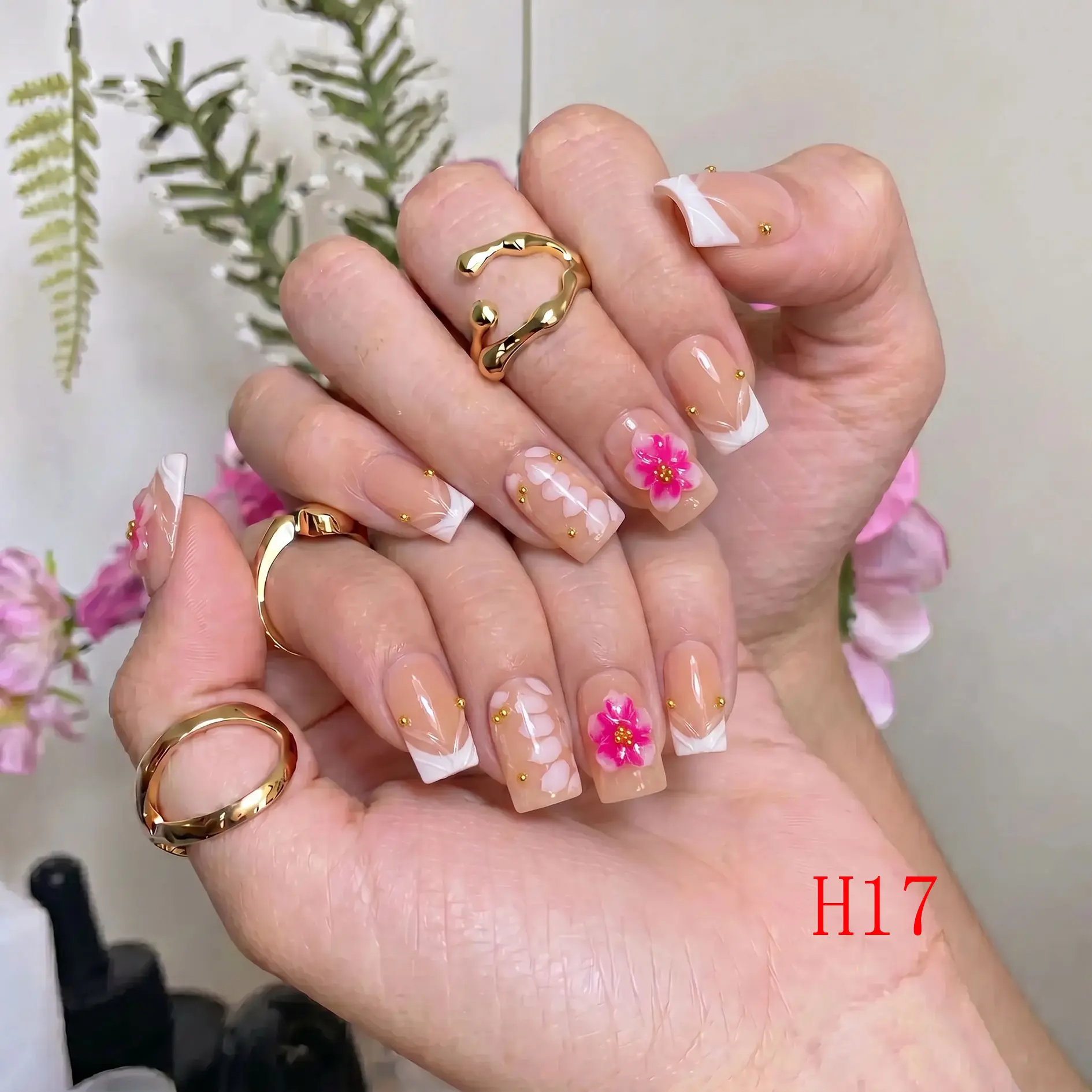 Nailbeebee H17 Handmade Press-On Nails - 0.8in, Reusable, Salon-Quality, Long-Lasting, Glossy Design - For Daily Office Use, Date Nights, Holiday Trips