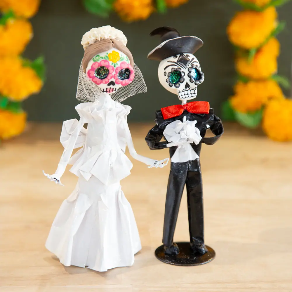 Hollow Interior Day of the Dead Sugar Skull Bride and Groom Ceramic Round Sculpture - 1-Piece Lightweight Hand-Painted Ornaments, Home Supplies, Room Decor Collectible Statue for Wedding Gifts