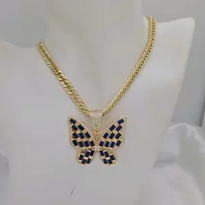 Cadena 536 y Dije Mariposa 547 Gold-Tone Butterfly Pendant Necklace with Blue Accents