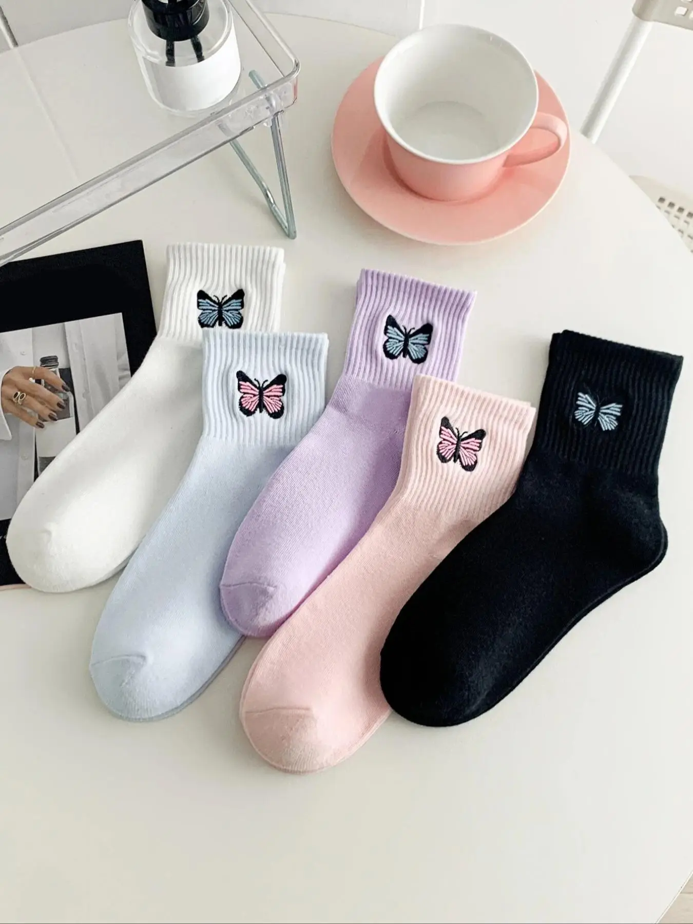 5 Pairs Butterfly Embroidery Crew Socks, Casual Cute Fashion Comfort Socks for Lady, Comfortable Multipack Mid Calf Socks for Daily Wear, Womenswear,