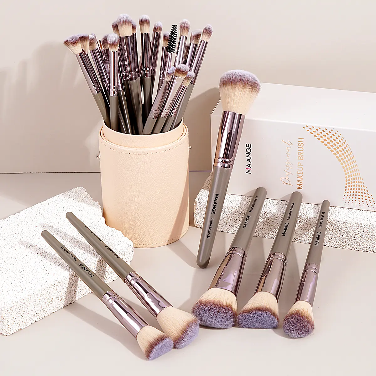 MAANGE 30-Piece Professional Makeup Brush Set, Multifunctional Cosmetic Brushes for Face & Eyes, Beginner-Friendly Travel Kit with Storage Case, Multi-Pack, Powder, Blush, Contour, Travel Compact Brushes Set & Kits