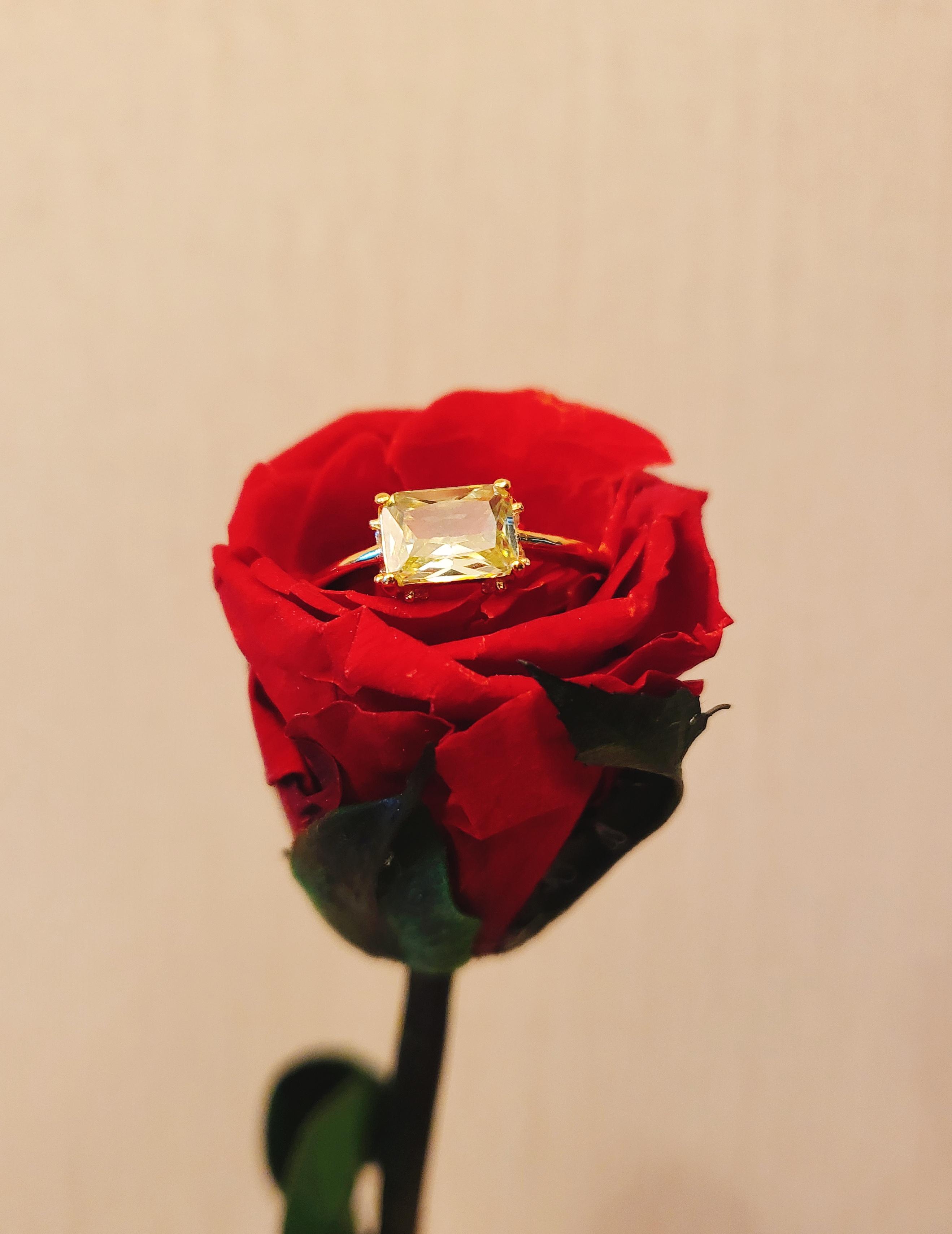 18K Gold-Plated Light Green Cubic Zirconia Ring in 925 Sterling Silver – Peridot August Birthstone-Inspired Jewelry