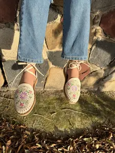 Huarache sandal lace up embroidered beige color/ leather sandals women/ huarache shoe women/huarache flats women/ Mexico huarache women
