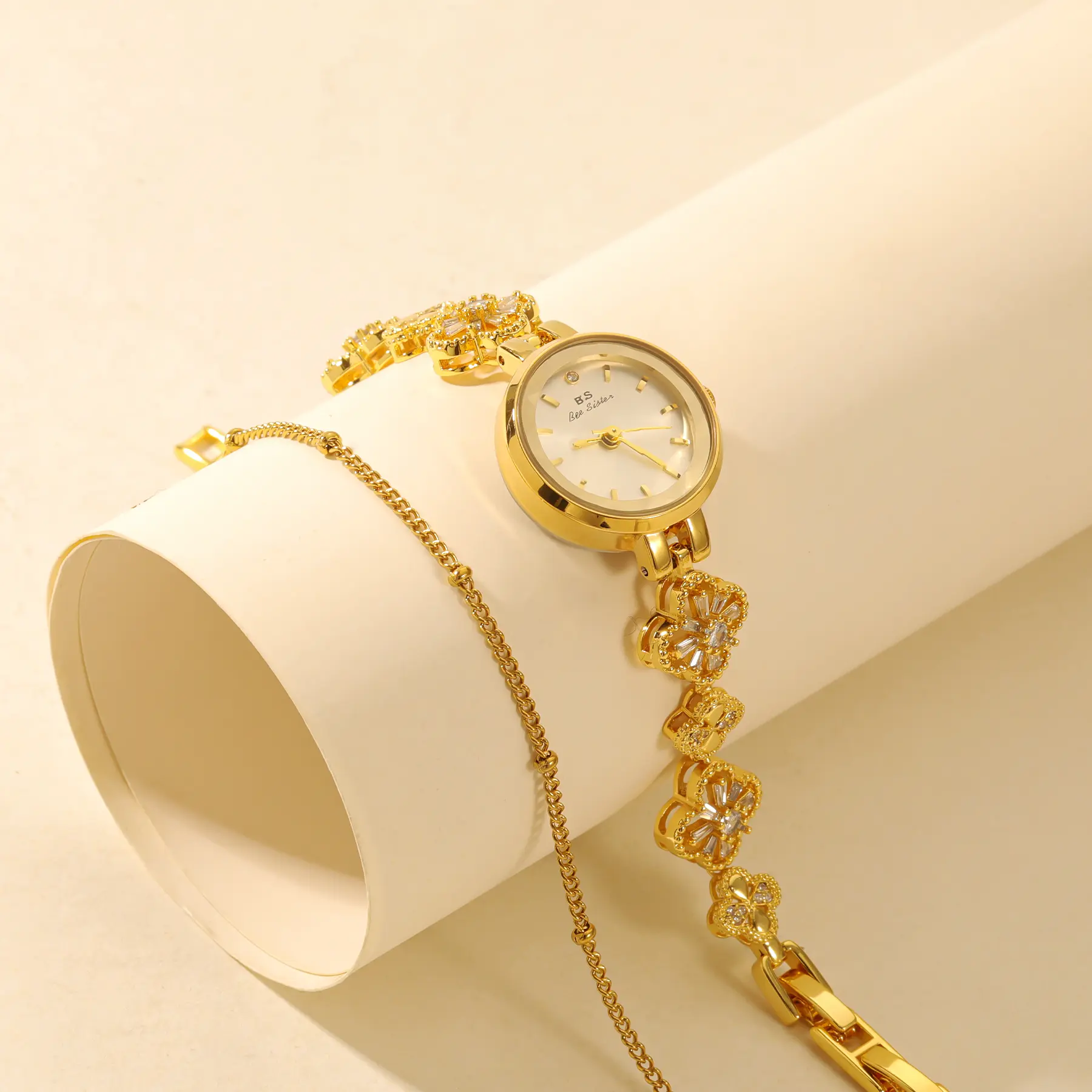 Four-leaf Clover Bracelet Women's Watch Elegant Lucky Four Leaf Clover Bracelets Quartz Watches Gift For Girls 2026 New High Quality Waterproof Wristwatch