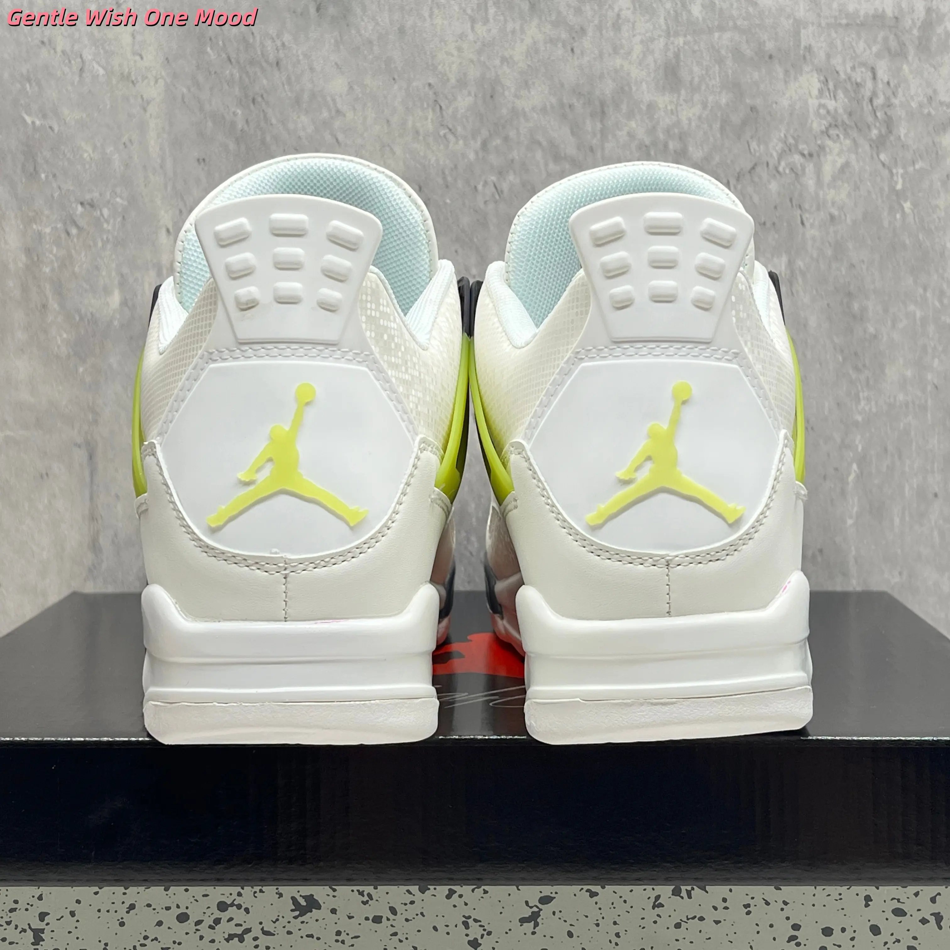 Brand New Original Box Unisex White Fluorescent Lemon Yellow Leather Mesh Mid Top Retro Basketball Sneakers Non Slip Street Fashion Casual Athletic Shoes