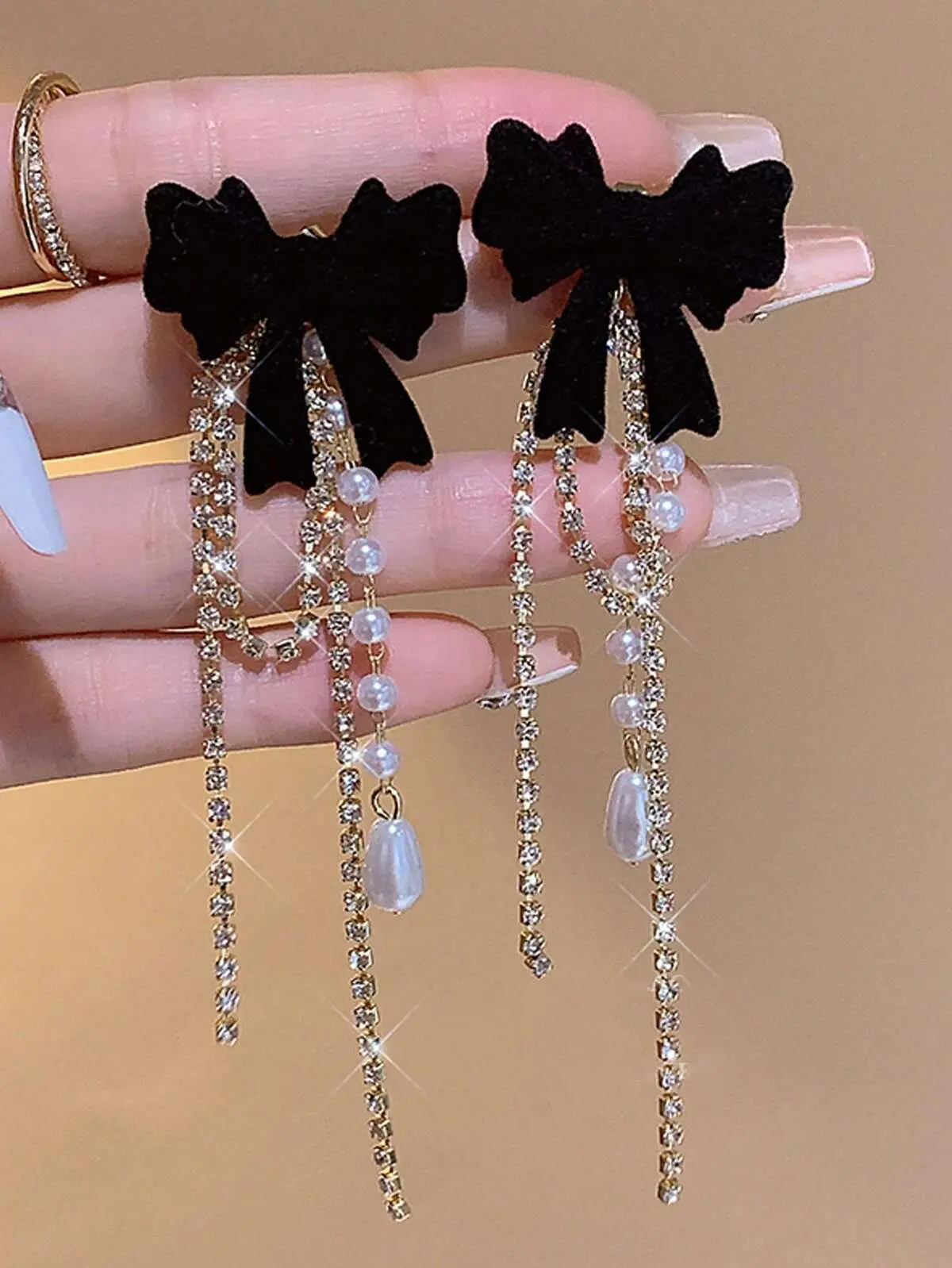 2pcs Black Bowknot Faux Pearl Pendant Earrings, Luxurious Rhinestone Chain Tassel Earrings, Long Trendy & Elegant Dangler For Women's Daily Wear, Parties, Gifts And Festive Occasions In New Arrival Jewelry Collection