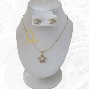 LaYaiBoutique #1059 Set de Collar y Pendientes Variados para Mujer, Colgante de Tortuga Oro Laminado de 14k