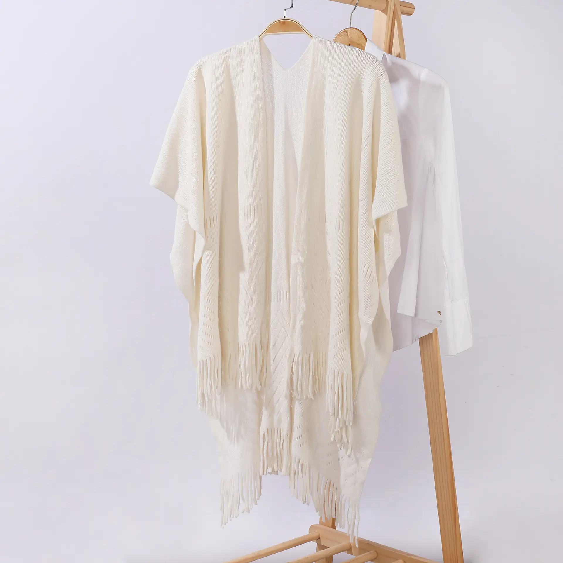 Wusuli hollowed out shawl   beige