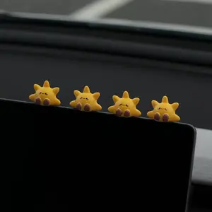 These are a pair of cute and charming miniature sun-themed car ornaments, suitable for placement on various car dashboards. Small and exquisite, these decorative items enhance the ambiance and are among the ideal choices for car ornaments