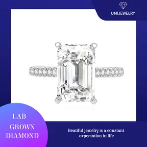 Lab Diamond emerlad Cut Ring in 18K Gold (5.1ct)
