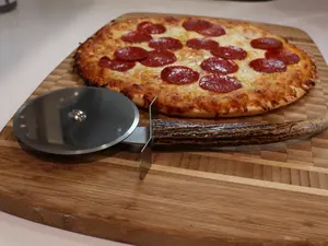 Montana Pizza Cutter with Antler Handle for Easy Cutting