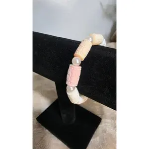 18mm Queen Conch Carved Barrel Bracelet with Freshwater Pearl